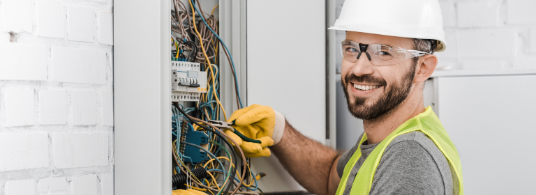 Professional Electrician in Dubai